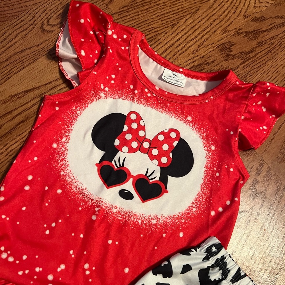 🆕❤️RED MINNIE HEART SHADES❤️